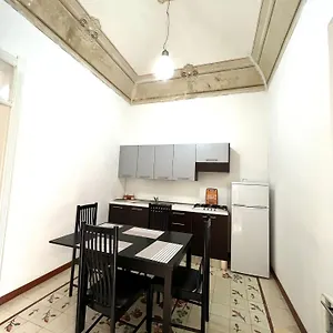 Cortile Bassi 185 Apartament