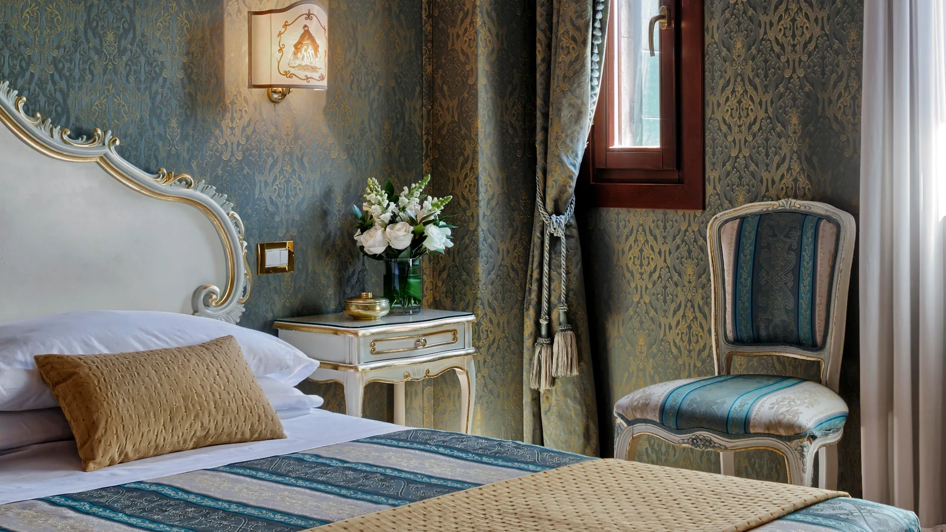 Antica Locanda Al Gambero Venice Hotel